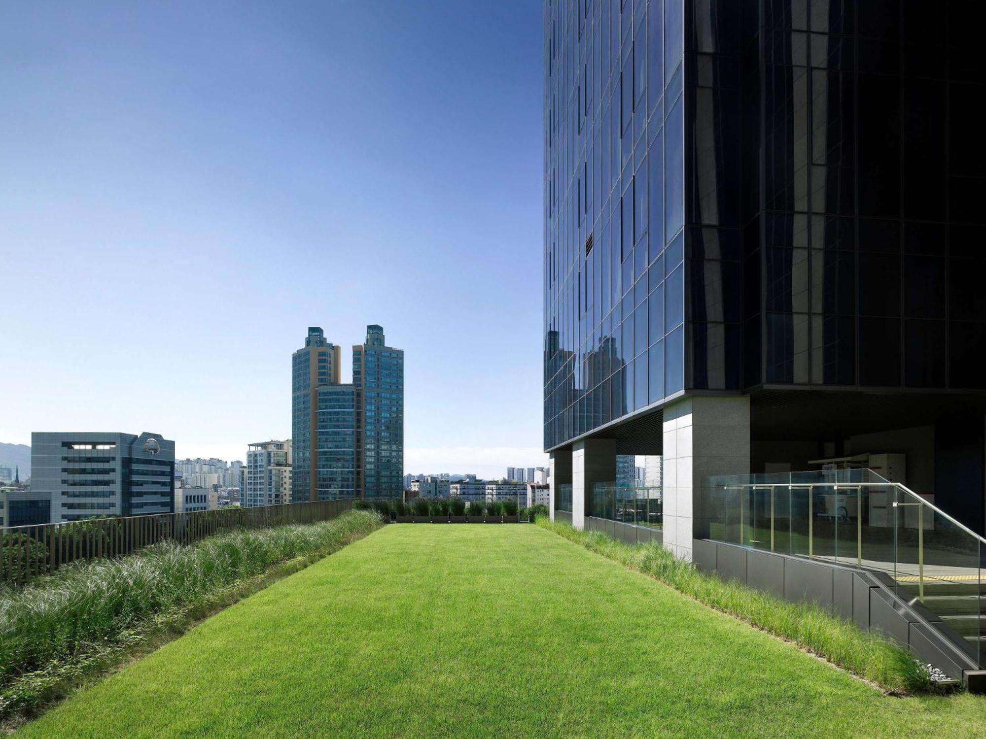 Sofitel Ambassador & Hotel