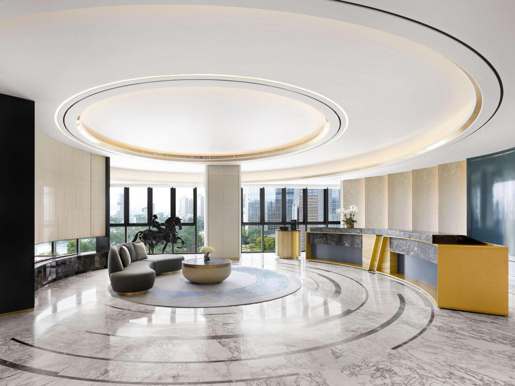 Sofitel Ambassador & Hotel 5*